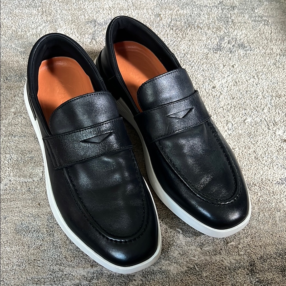 Wolf & Shepherd crossover black leather loafers